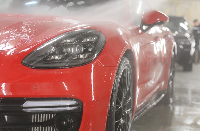Jak myć auto z powłoką ceramiczną na myjniach bezdotykowych?
